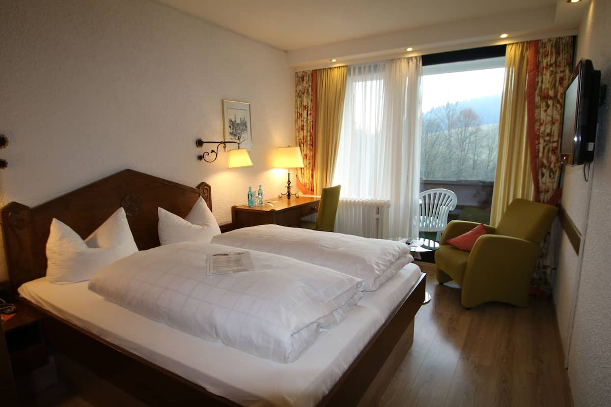 Standard Double Room | Minibar, in-room safe, desk, blackout drapes