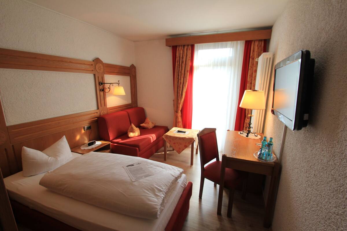 Chambre Simple Standard | Minibar, coffres-forts dans les chambres, bureau, rideaux occultants