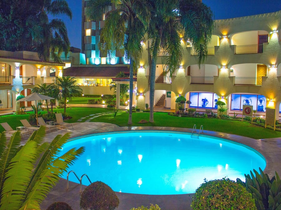 Outdoor pool, open 8:00 AM to 9:00 PM, pool loungers