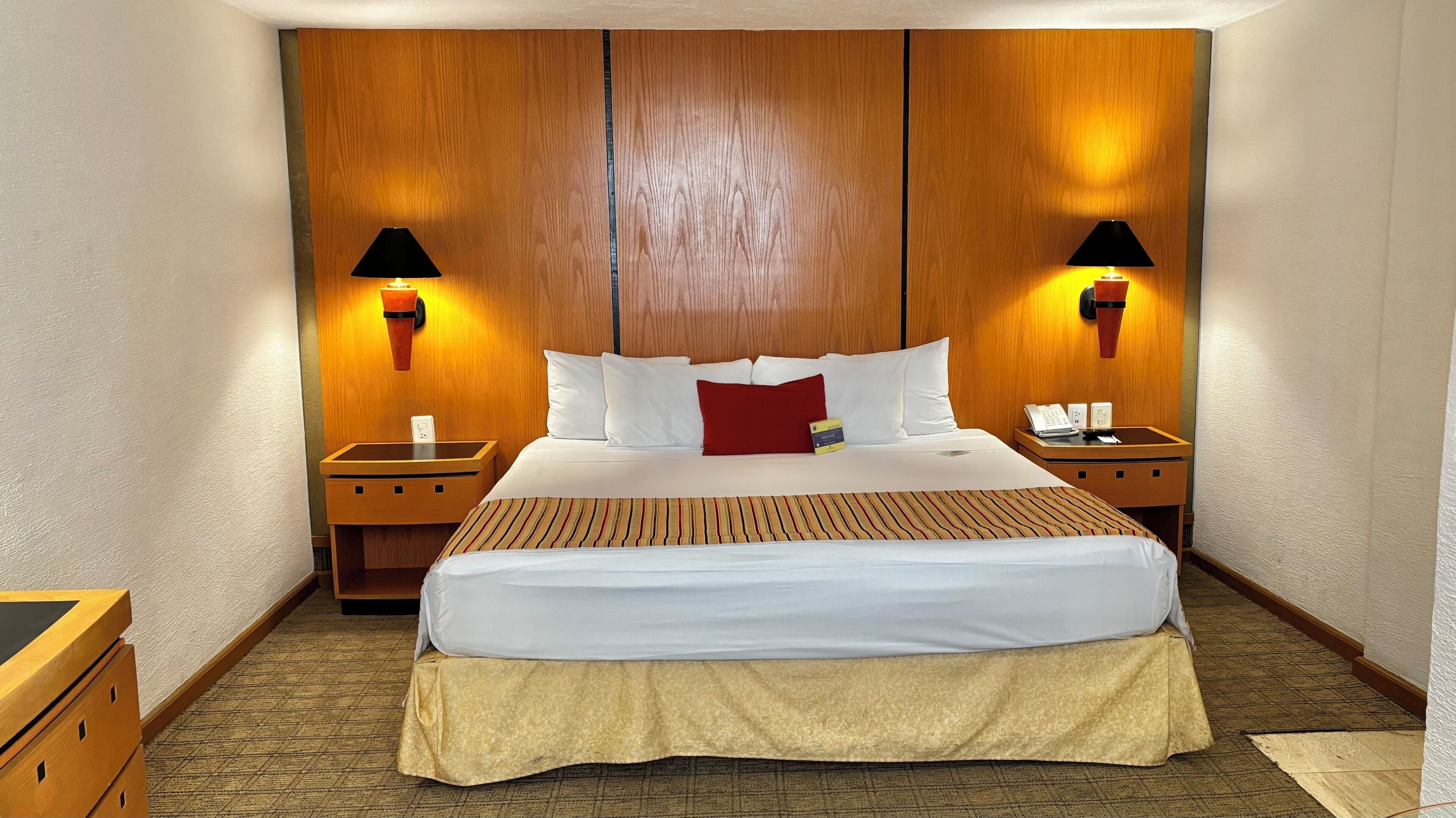 Executive Room with King size bed | Zimmersafe, Schreibtisch, Verdunkelungsvorhänge, schallisolierte Zimmer