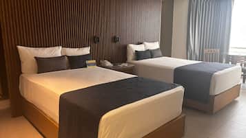 Comfort Double Room | 1 bedroom, in-room safe, desk, blackout drapes