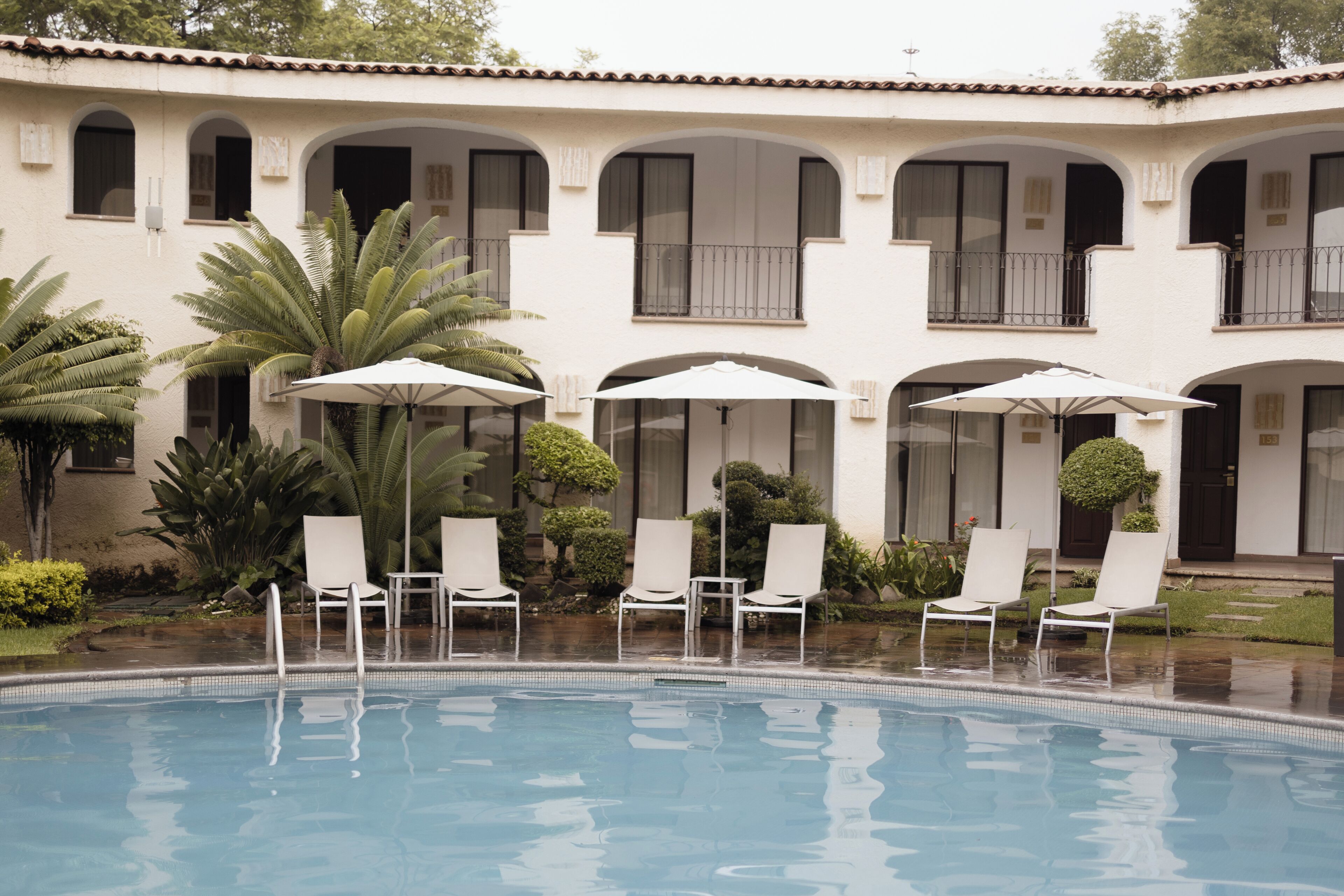 outdoor pool, open 8:00 am to 9:00 pm, pool loungers