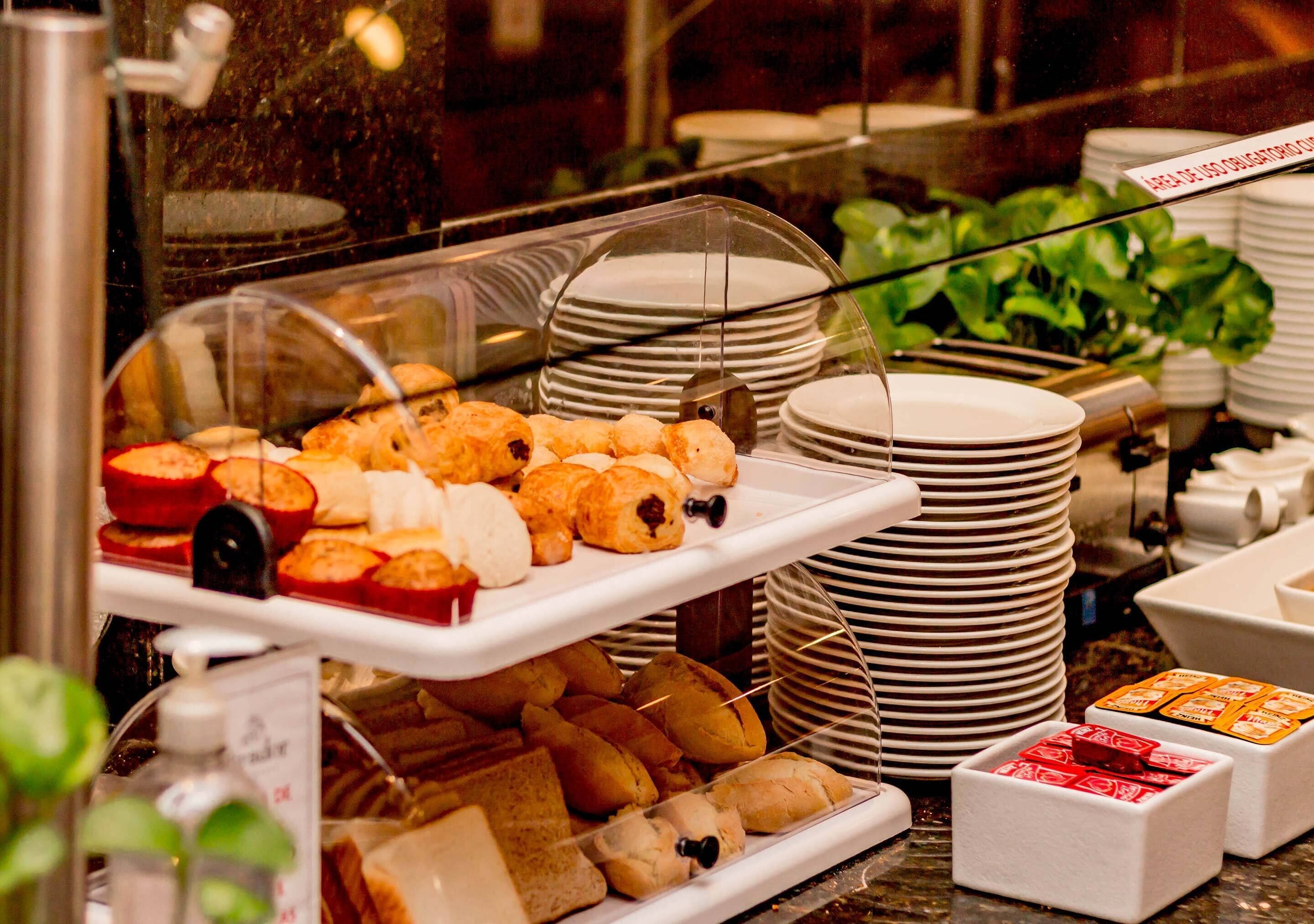 daily buffet breakfast (mxn 295 per person)