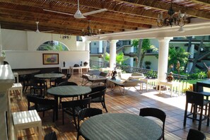Serviço de café da manhã, culinária mexicana, vistas para a piscina