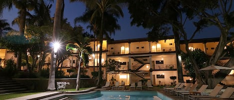 2 albercas al aire libre