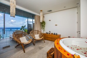 Couples treatment room(s), hot tub, aromatherapy, hot stone massages