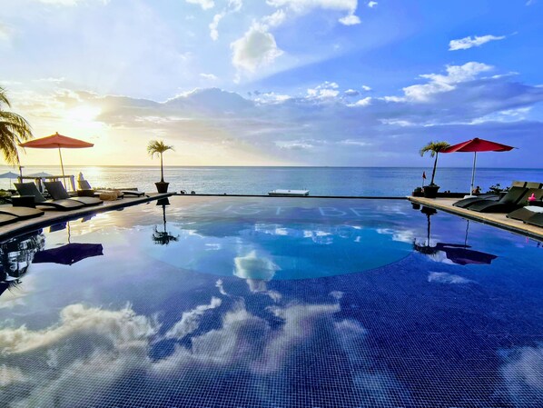 Outdoor pool, pool umbrellas, sun loungers