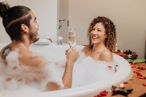 Couples treatment rooms, hot tub, aromatherapy, hot stone massages - Hotel B Cozumel (Cozumel)