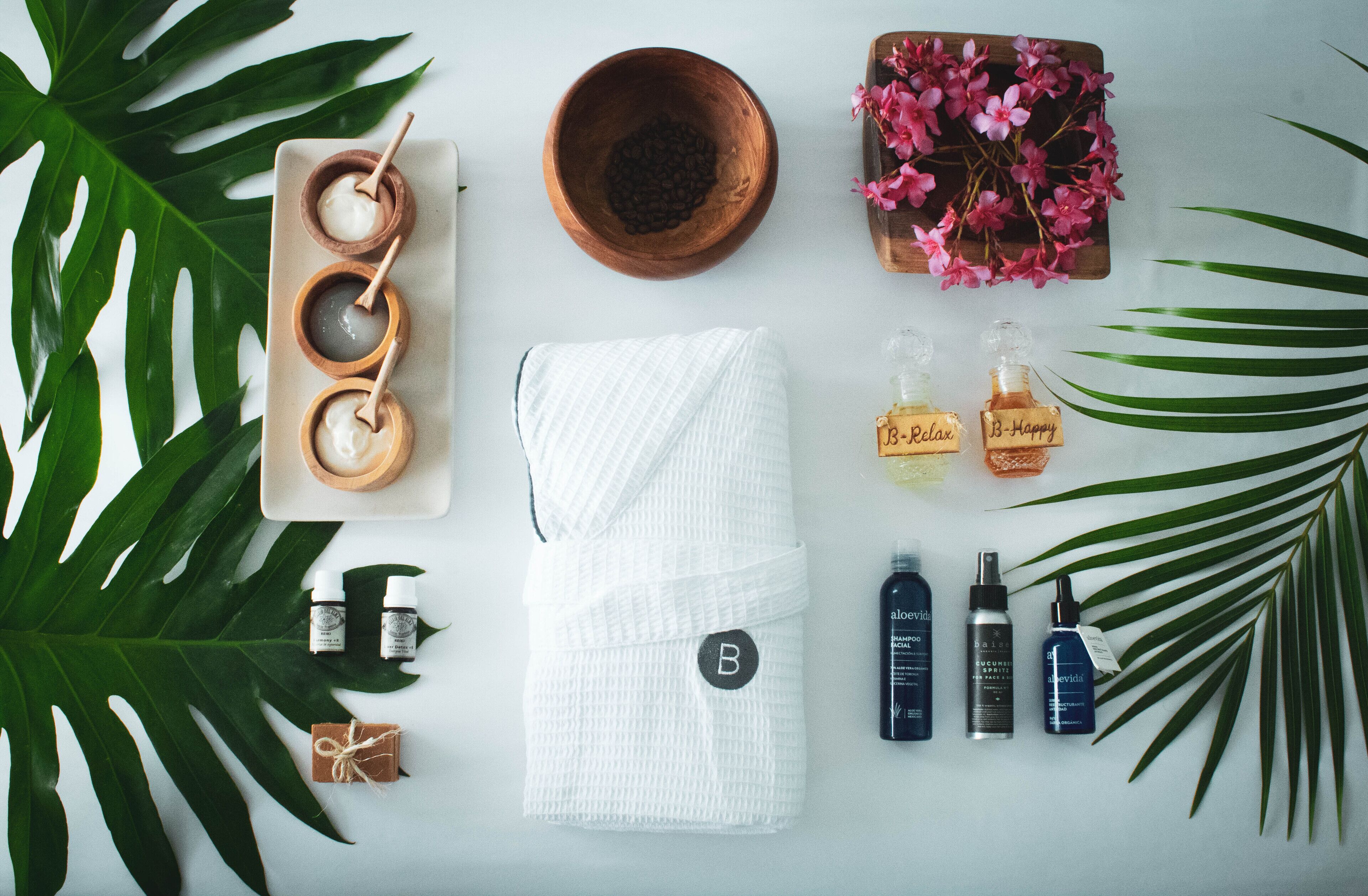 couples treatment room(s), hot tub, aromatherapy, hot stone massages