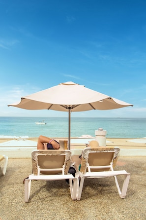 Beach nearby, sun loungers, beach towels, beach volleyball