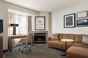 Studio, 1 King Bed | Pillowtop beds, iron/ironing board, free cribs/infant beds, free WiFi