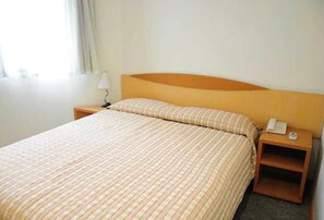 Doppia Standard | 1 camera, minibar, una cassaforte in camera, tende oscuranti