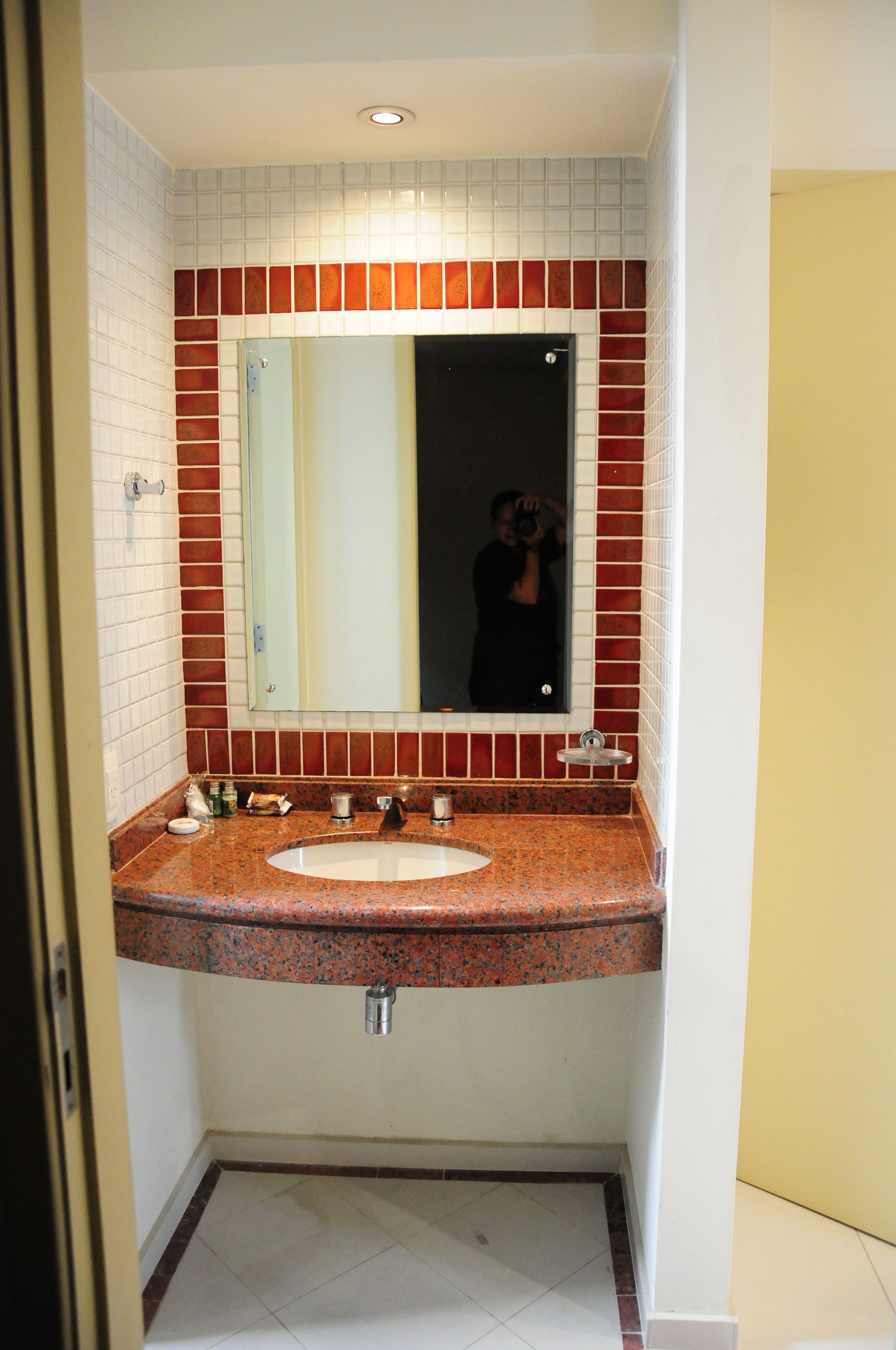 shower, free toiletries, towels