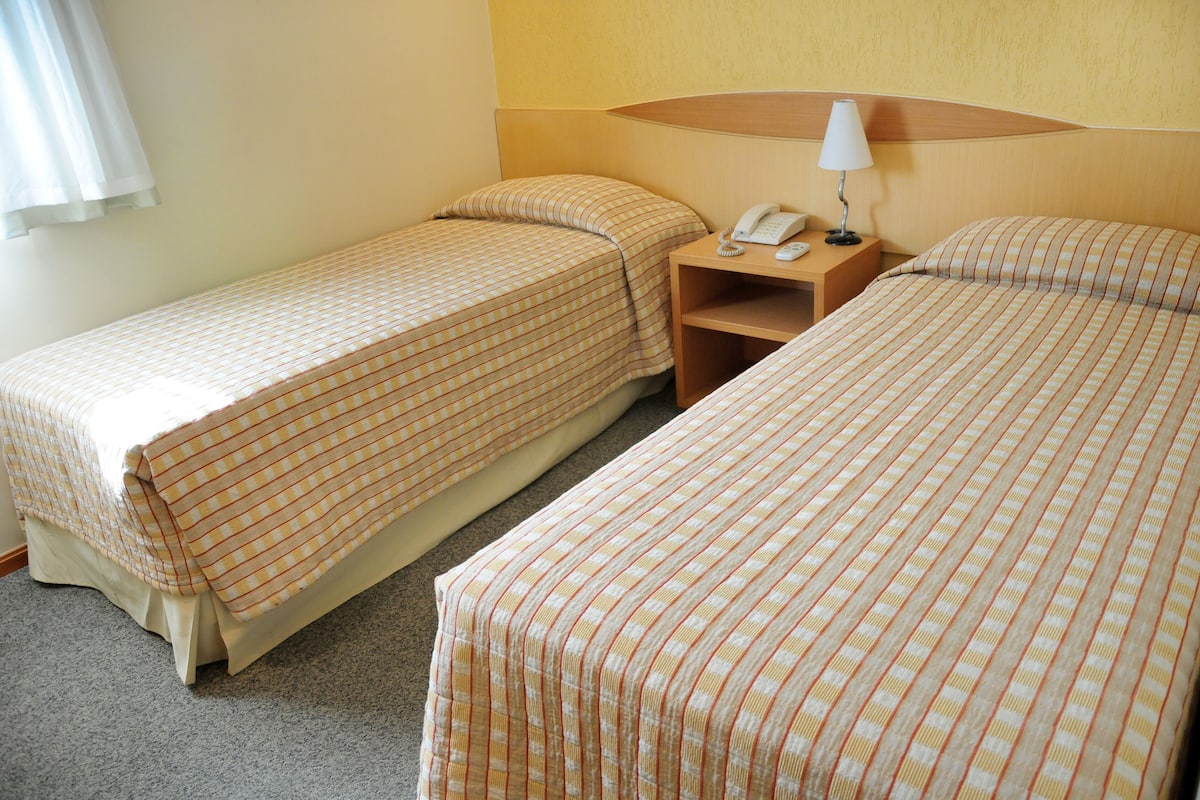 1 dormitorio, minibar, caja fuerte y cortinas opacas