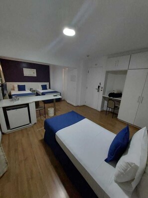 Frigobar, cofres nos quartos, quartos à prova de som, Wi-Fi de cortesia