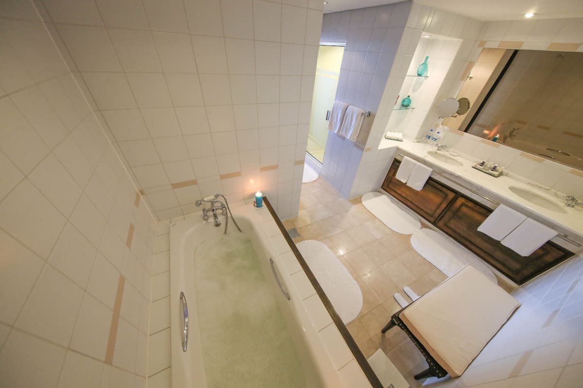 presidential suite | jetted bathtub