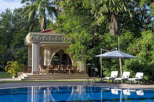 Outdoor pool, pool umbrellas
