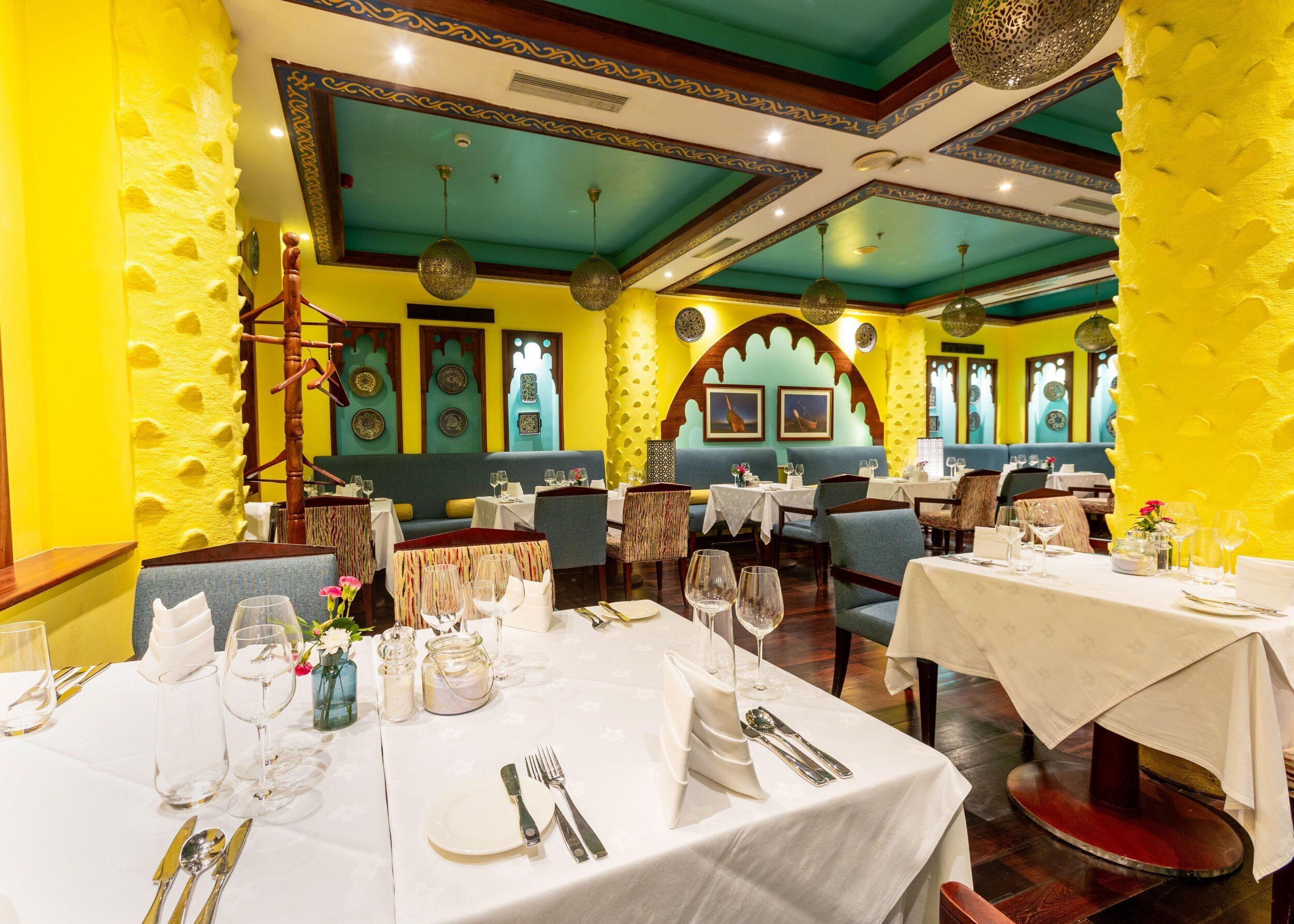 2 restaurants; breakfast, lunch, and dinner served