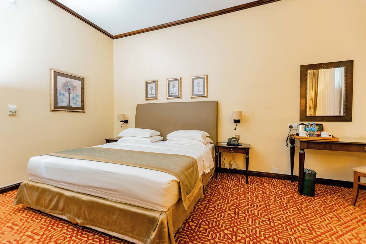 Standard Room, City View | Minibar, in-room safe, desk, blackout curtains