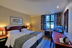 Zimmersafe, Schreibtisch, VerdunkelungsvorhƤnge, kostenloses WLAN