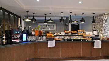 Buffet breakfast on weekdays (ZAR 175 per person)