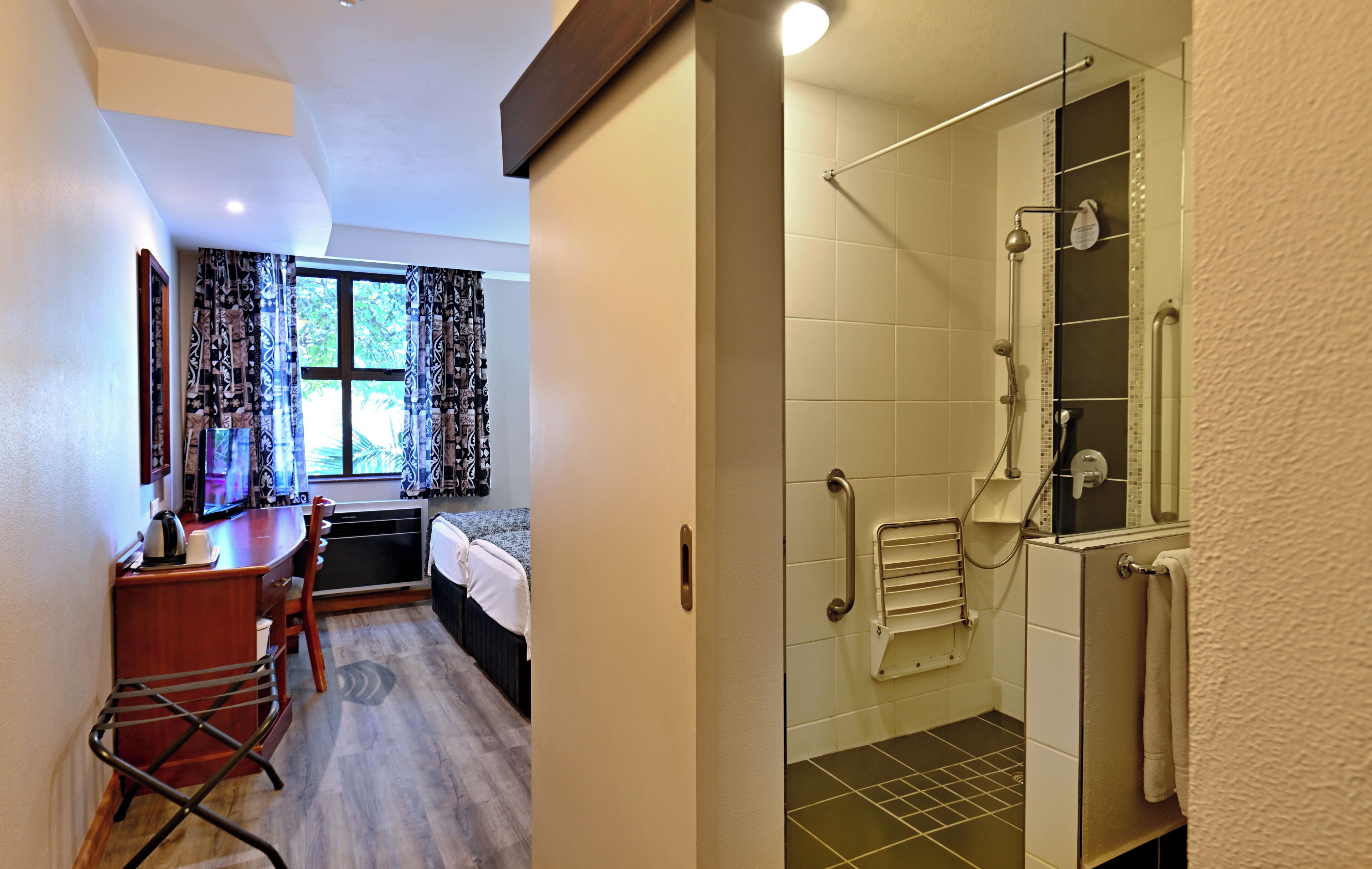 twin room, accessible, non smoking | bathroom | free toiletries, towels