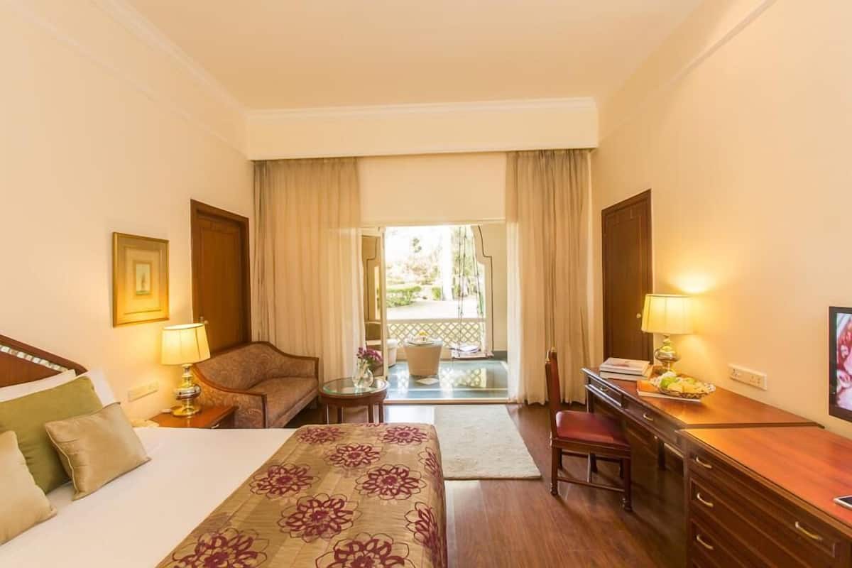 Luxe beddengoed, een minibar, een kluis op de kamer, een bureau