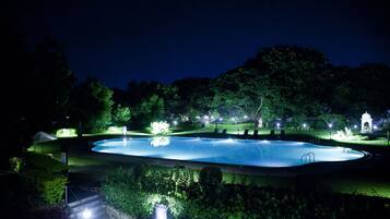 Outdoor pool, pool umbrellas