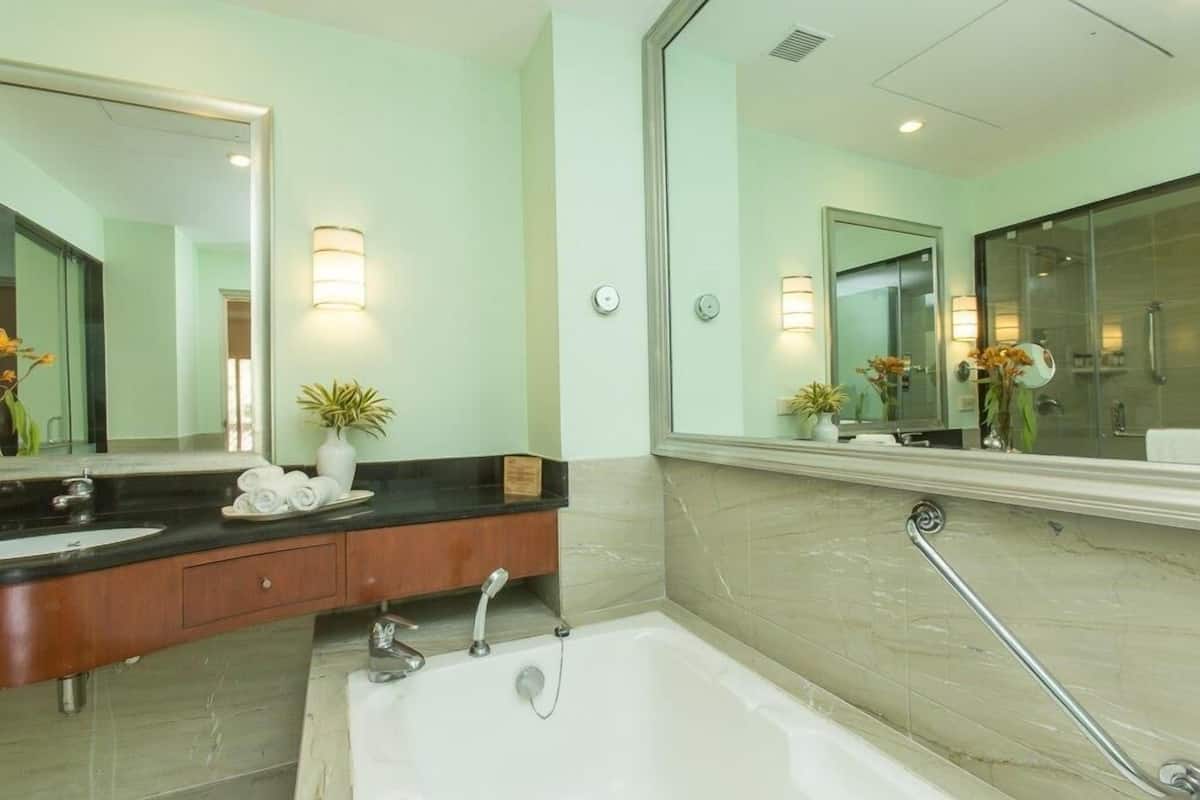 premium suite | premium bedding, minibar, in-room safe, individually furnished