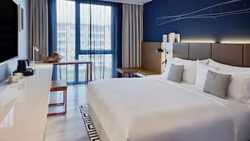 Comfort-Zimmer, 1 King-Bett, Stadtblick | 1 Schlafzimmer, Allergikerbettwaren, Minibar, Zimmersafe