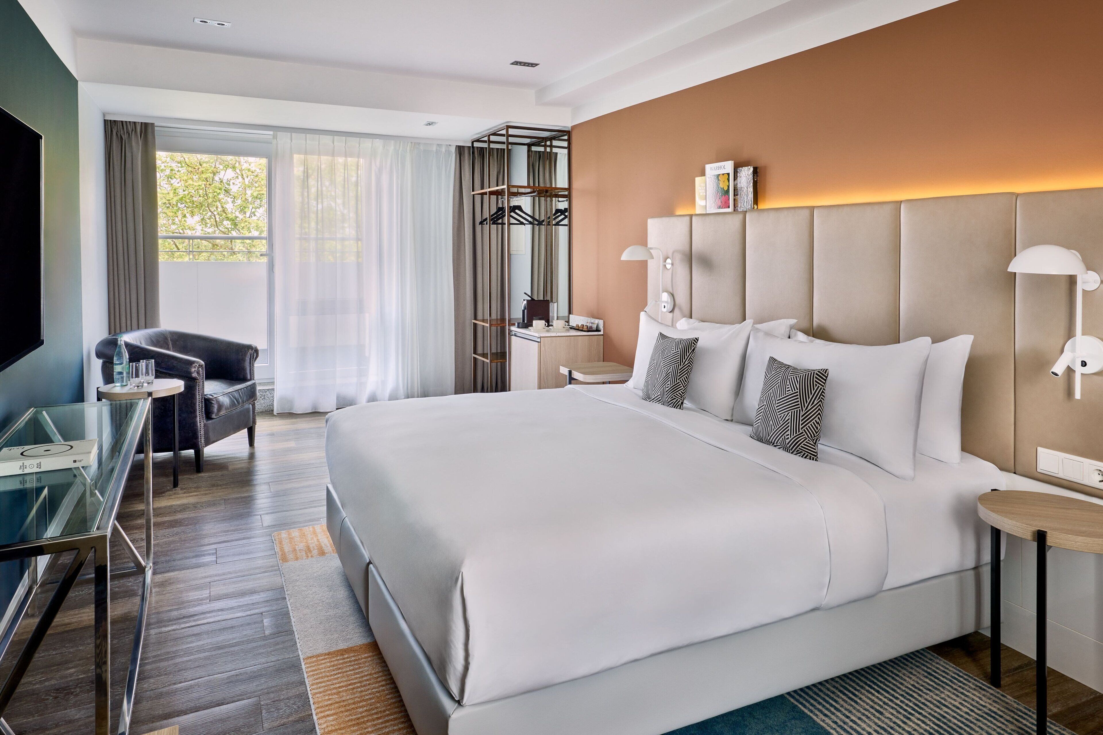 executive room, 1 king bed, city view | 1 bedroom, hypo-allergenic bedding, minibar, in-room safe