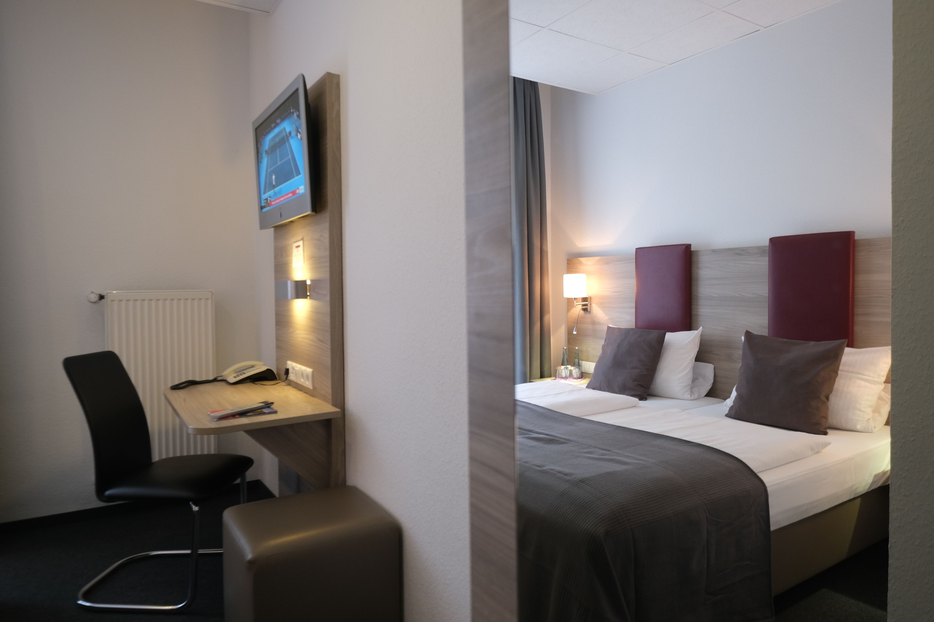 business room, non smoking (twin bed room) | 1 bedroom, hypo-allergenic bedding, in-room safe, desk