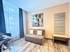 Superior Twin Room, Non Smoking | 1 bedroom, hypo-allergenic bedding, in-room safe, desk - Hotel Hohenstaufen (Koblenz)