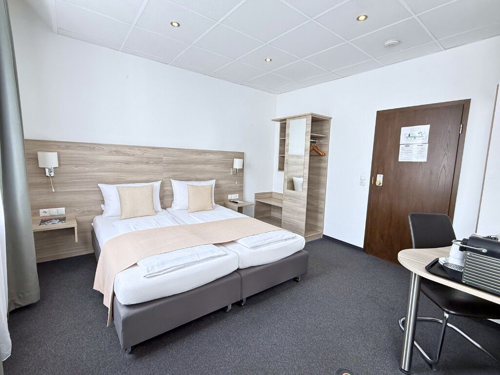 Room, Non Smoking (Room for 3) | 1 bedroom, hypo-allergenic bedding, in-room safe, desk