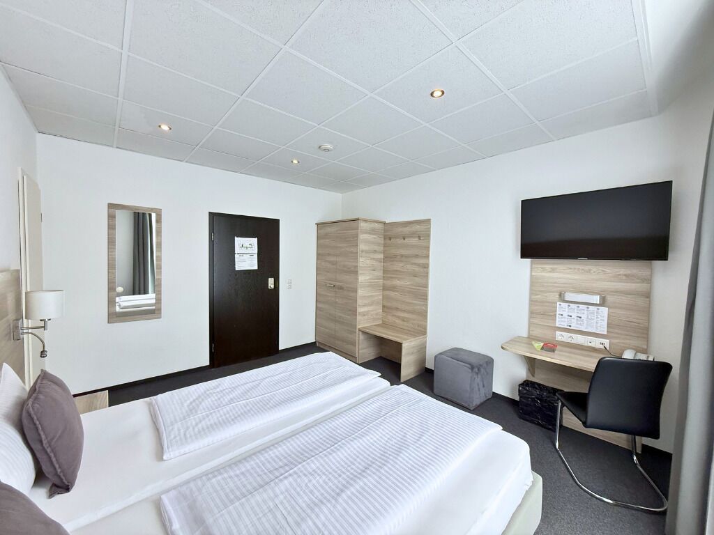 Business Room, Non Smoking (Twin Bed Room) | 1 bedroom, hypo-allergenic bedding, in-room safe, desk