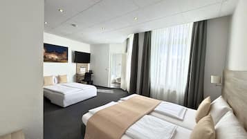 Quarto, para não fumantes (Room for 4) | 1 quarto, roupas de cama antialérgicas, cofres nos quartos, escrivaninha