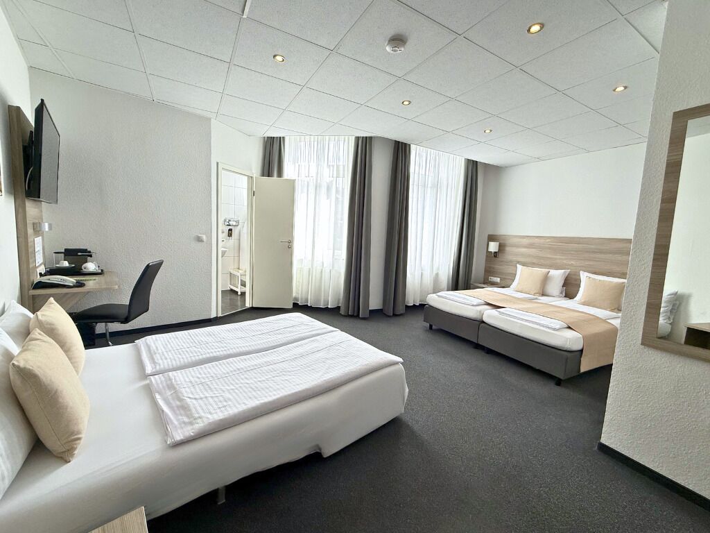 Room, Non Smoking (Room for 4) | 1 bedroom, hypo-allergenic bedding, in-room safe, desk