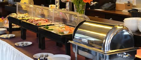 Daily buffet breakfast (EUR 18.9 per person)