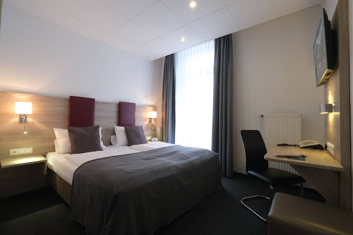 Business-værelse - ikke-ryger (Twin Bed Room) | 1 soveværelse, allergivenligt sengetøj, pengeskab på værelset