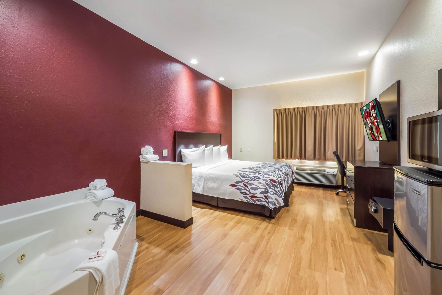 Desk, laptop workspace, blackout drapes, free cribs/infant beds