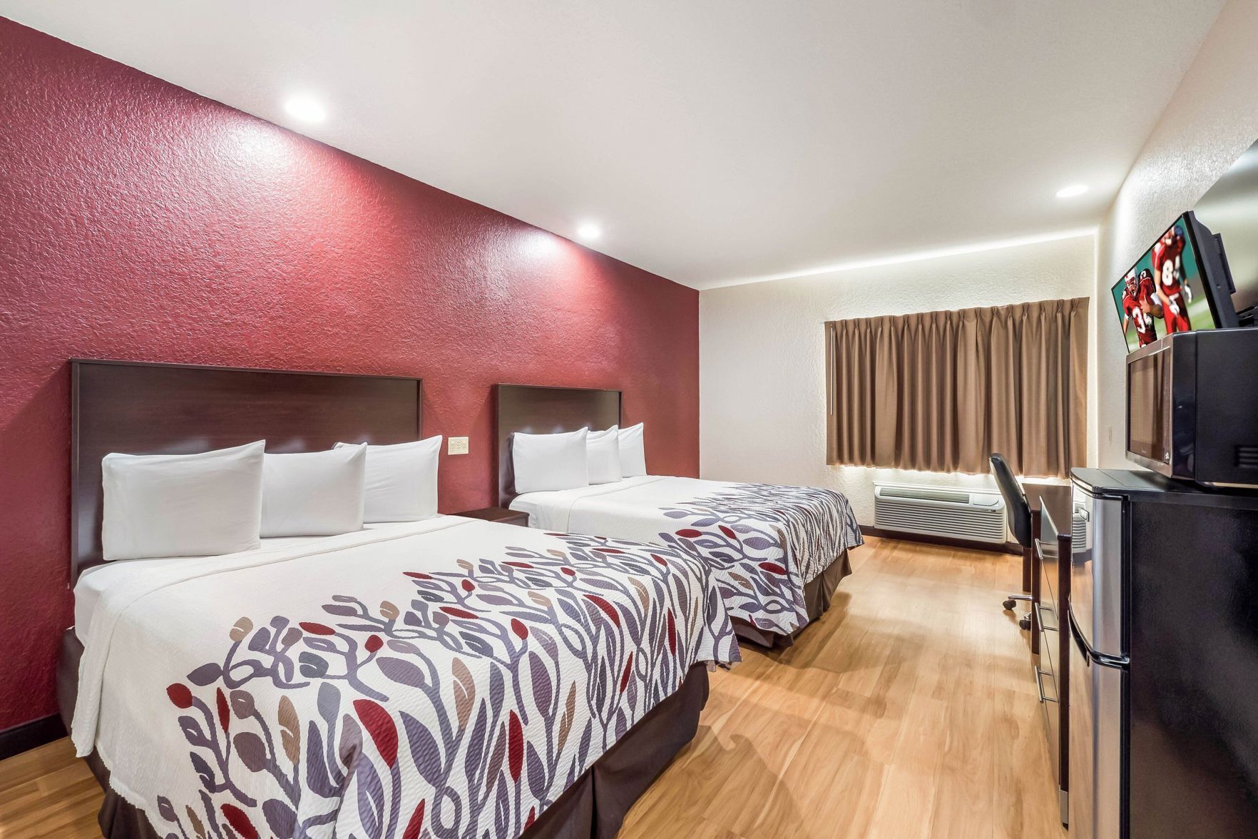 Desk, laptop workspace, blackout drapes, free cribs/infant beds