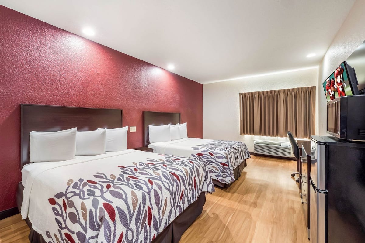 Desk, laptop workspace, blackout drapes, free cribs/infant beds