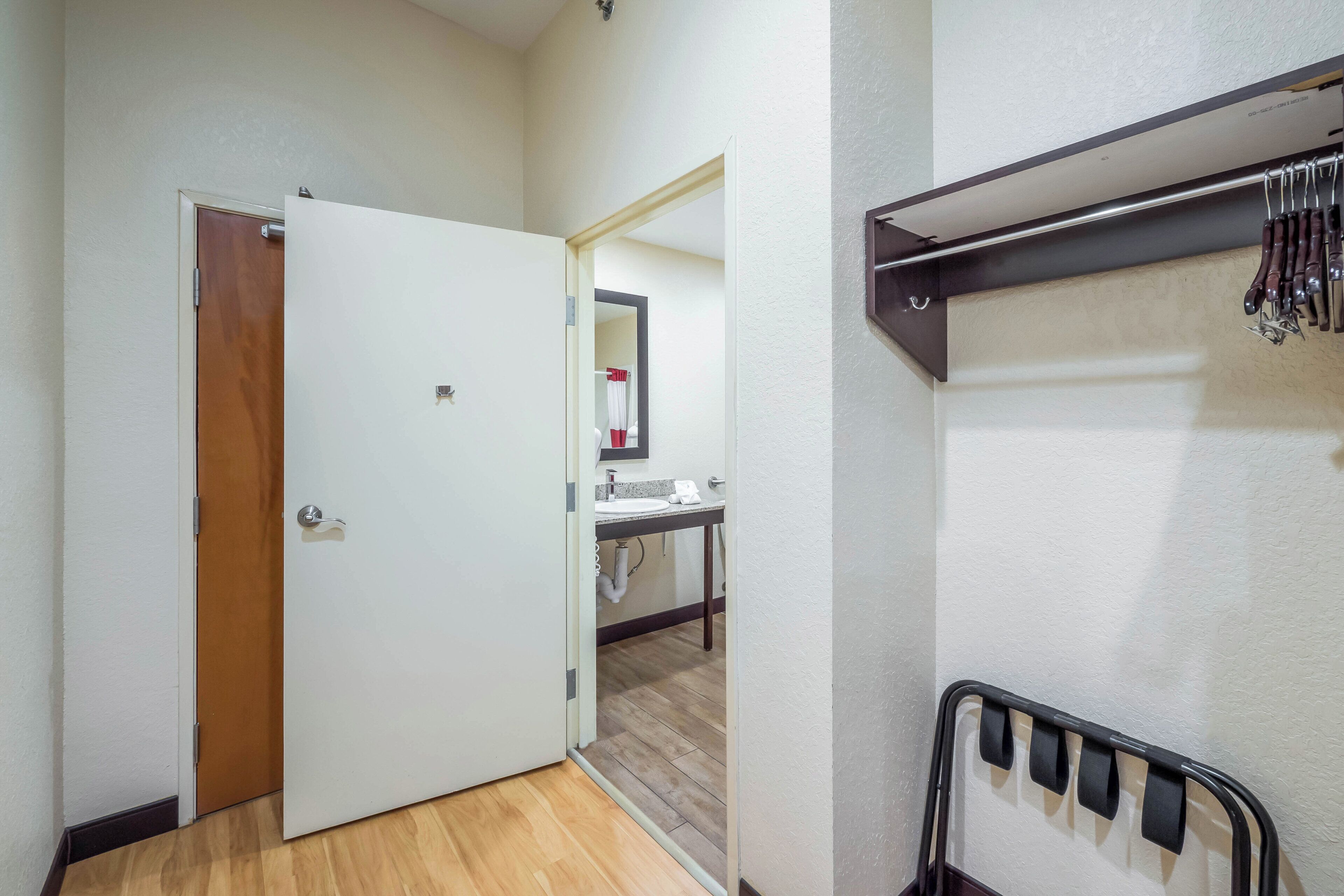 Standard Room, 1 King Bed, Accessible (Roll-In Shower, Smoke Free)