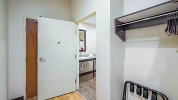 Standard Room, 1 King Bed, Accessible (Roll-In Shower, Smoke Free)