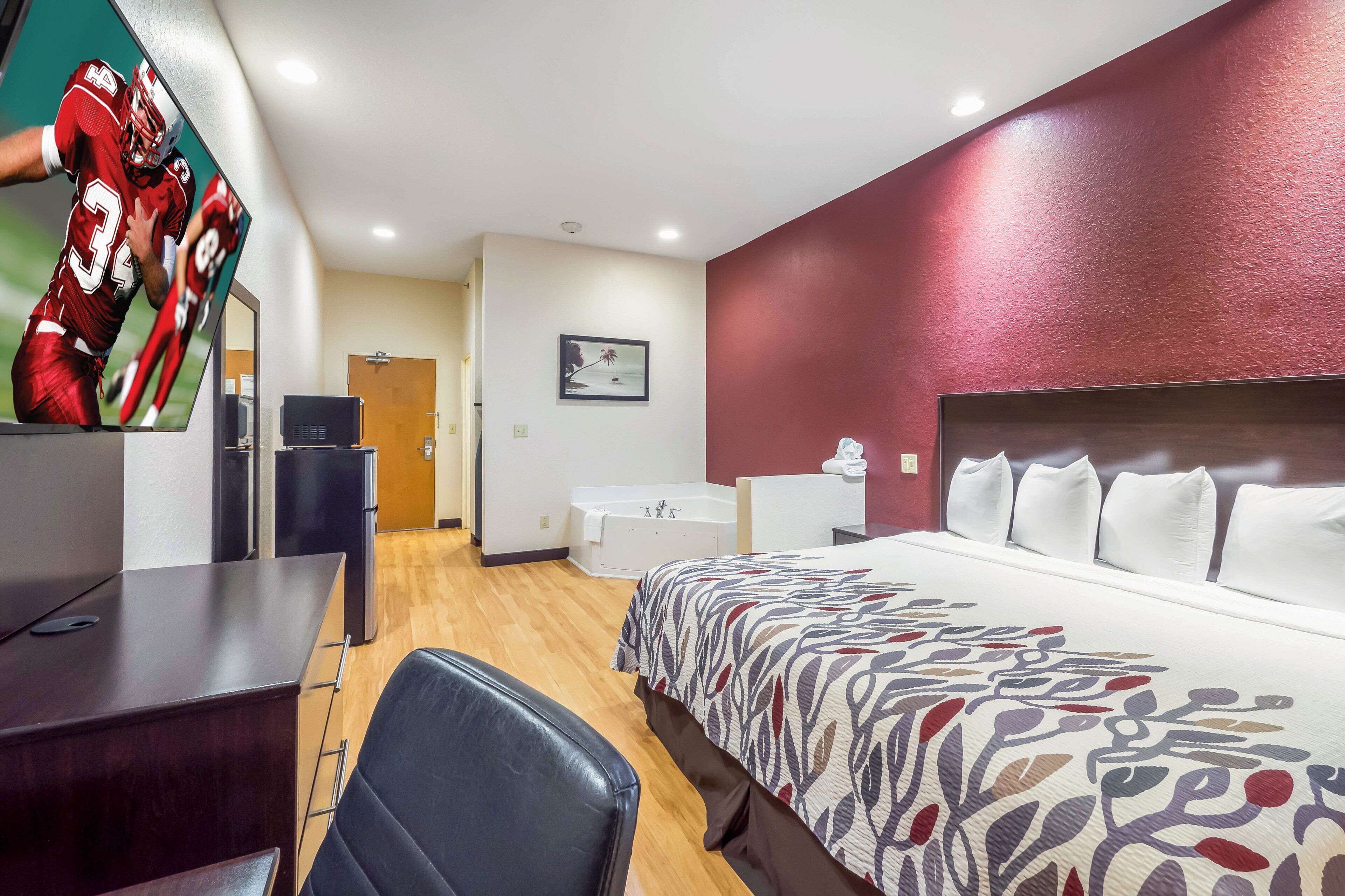 suite, 1 king bed, jetted tub (smoke free) | desk, laptop workspace, blackout curtains, free cots/infant beds