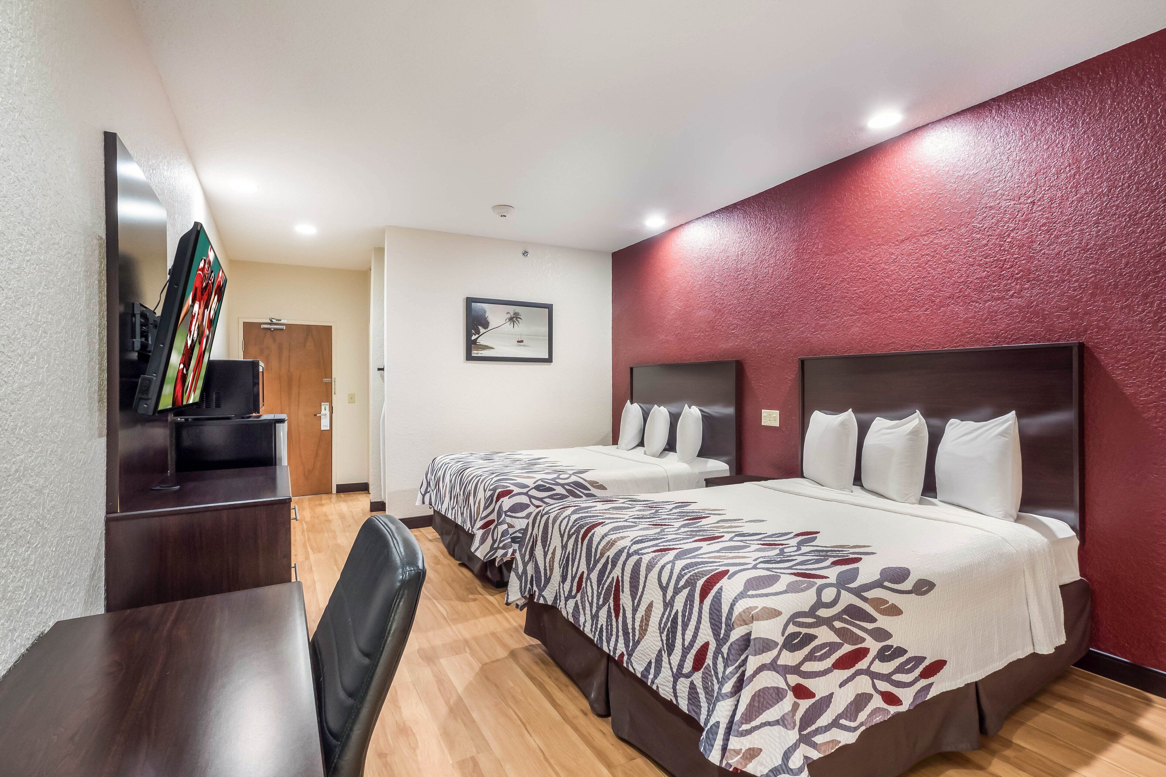 desk, laptop workspace, blackout curtains, free cots/infant beds