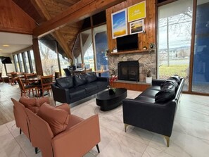 Lobby - Days Inn by Wyndham Rutland/Killington Area (Rutland)