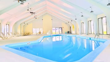 Indendørs pool