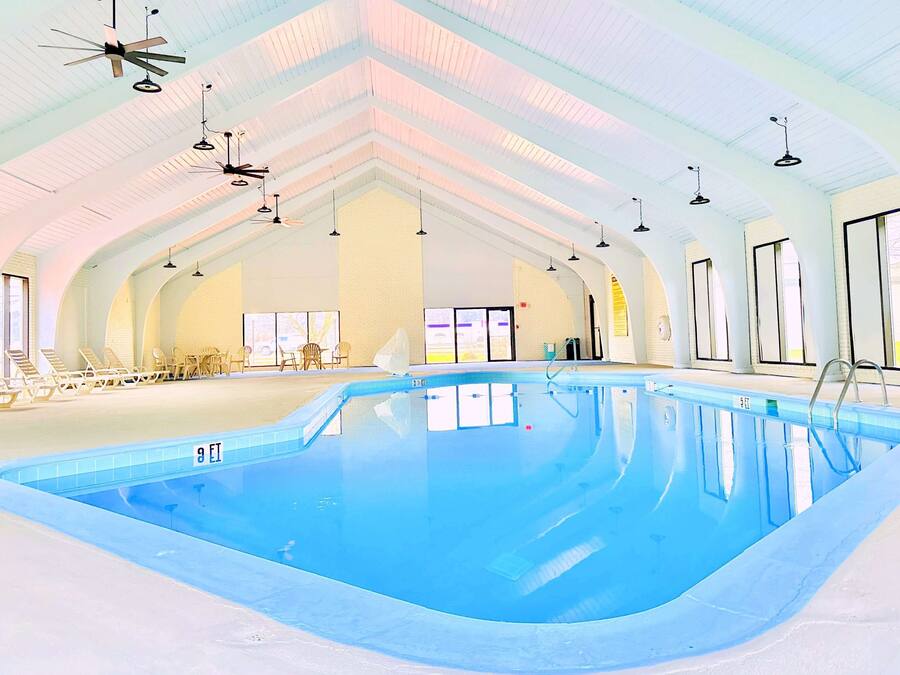 Indendørs pool