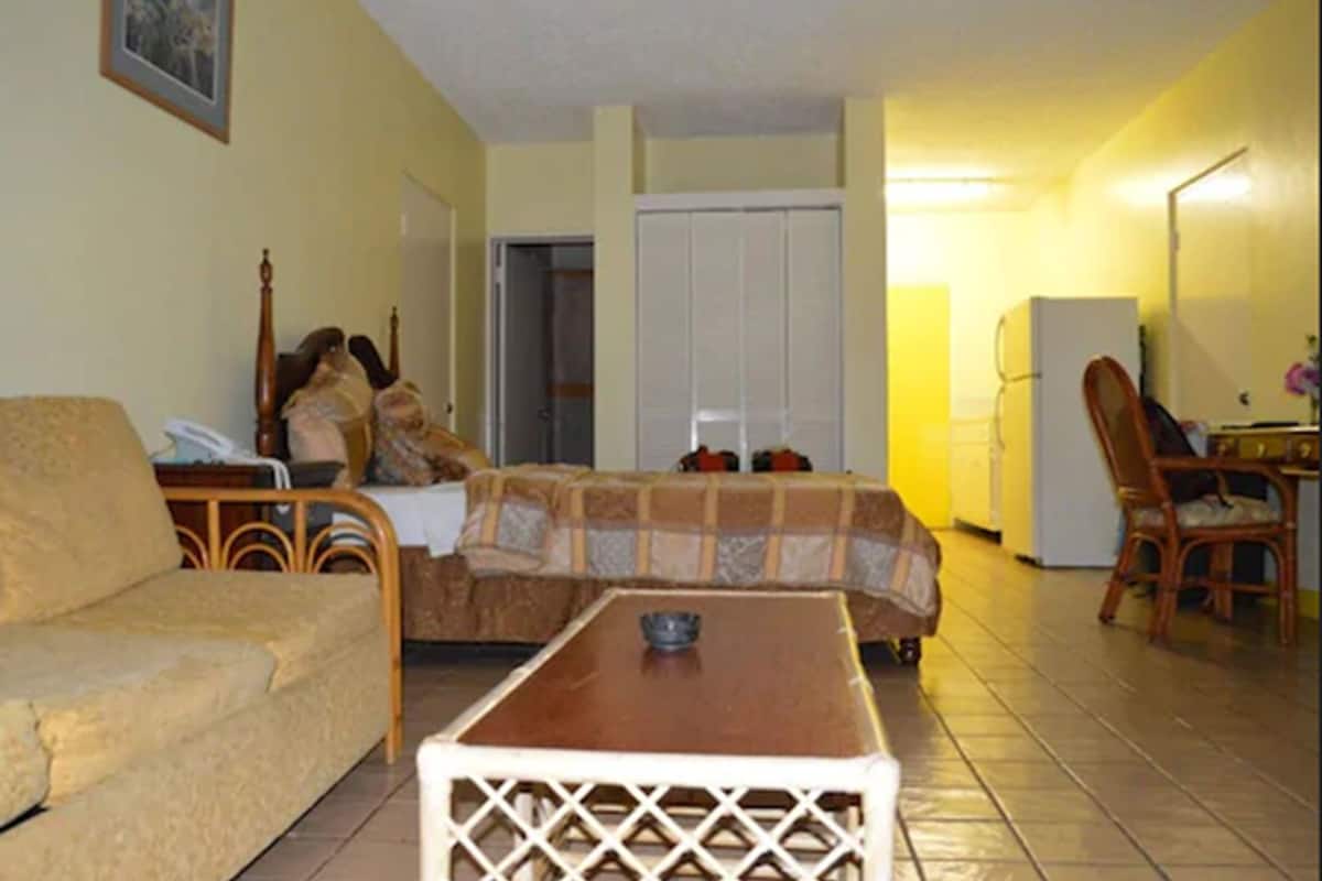 studio | private kitchenette